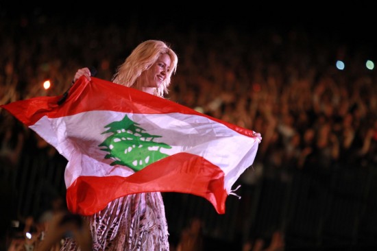 SHAKIRA Official Press Release Photo's - Mix FM